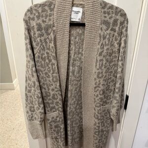 Abercrombie & Fitch Women's Cardigan - Tan Leopard Print